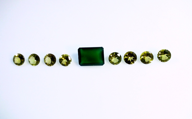 Green Onyx and Round Talumi Quartz Gemstone Kit of 20 carets